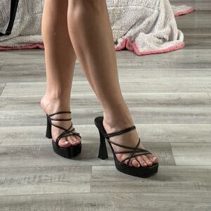 Chunky Y2K Strappy Heel Black String Bratz Doll